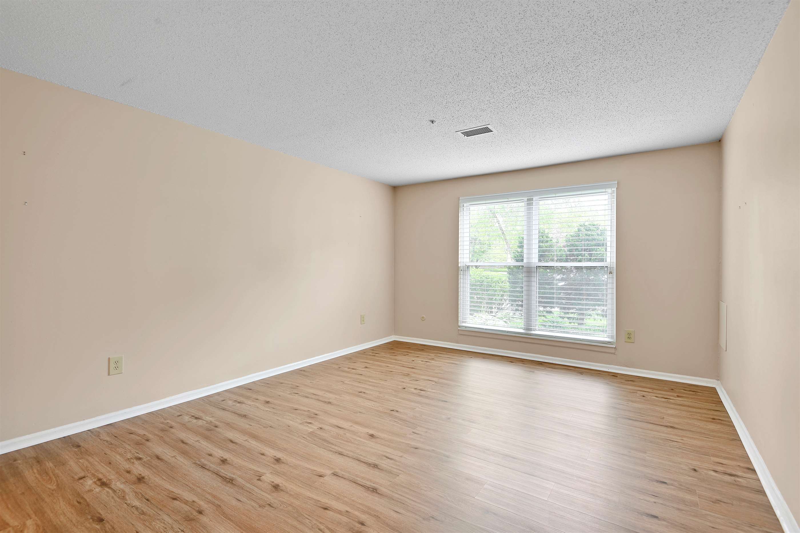 6638 W 109th Street, Unit #B, Overland Park, KS 66211