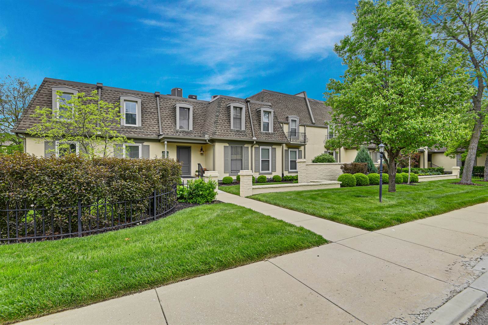 6638 W 109th Street, Unit #B, Overland Park, KS 66211