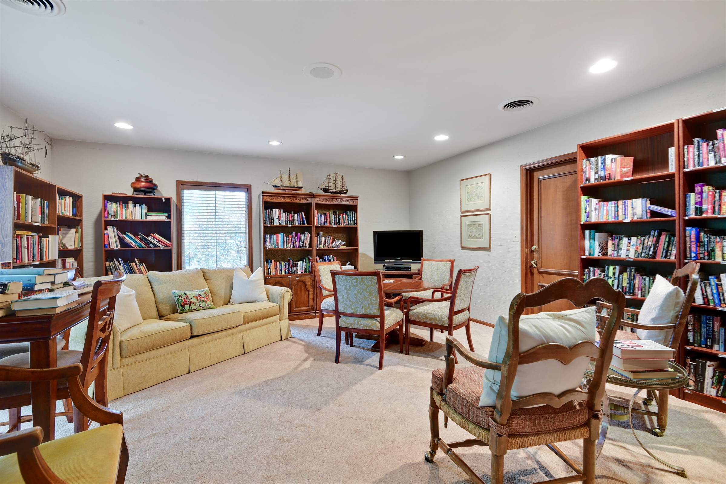 6638 W 109th Street, Unit #B, Overland Park, KS 66211