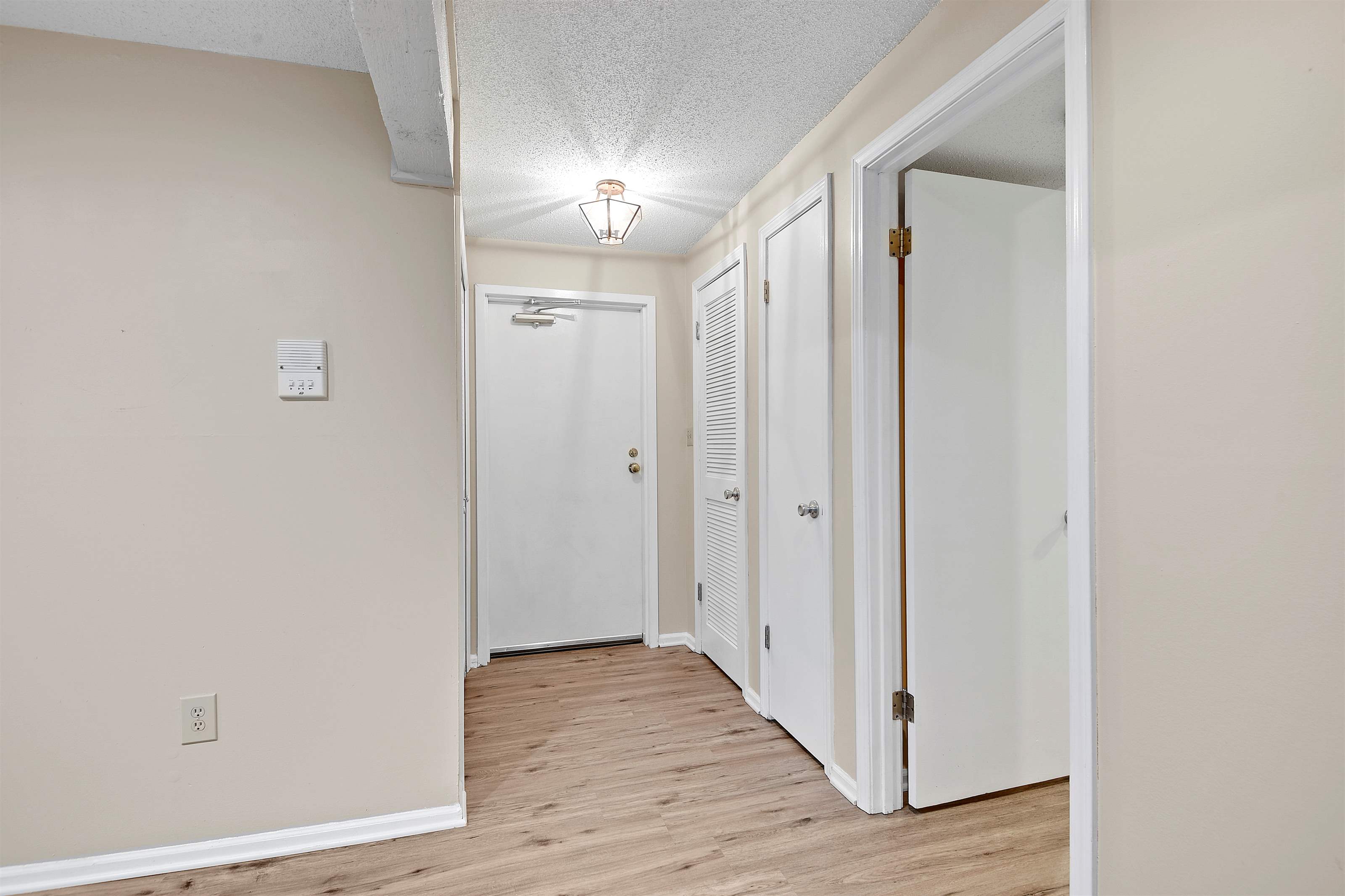 6638 W 109th Street, Unit #B, Overland Park, KS 66211