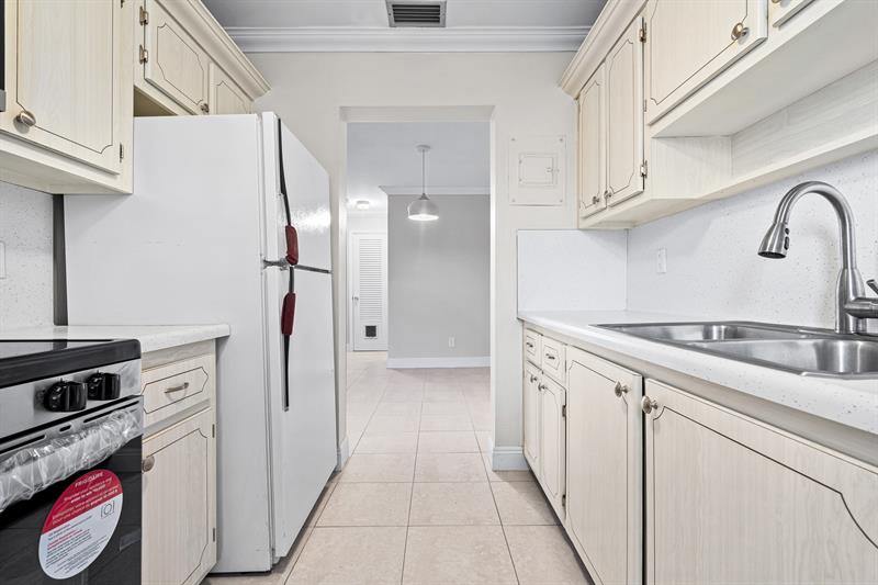 2500 NE 9th St 308, #308, Fort Lauderdale, FL 33304