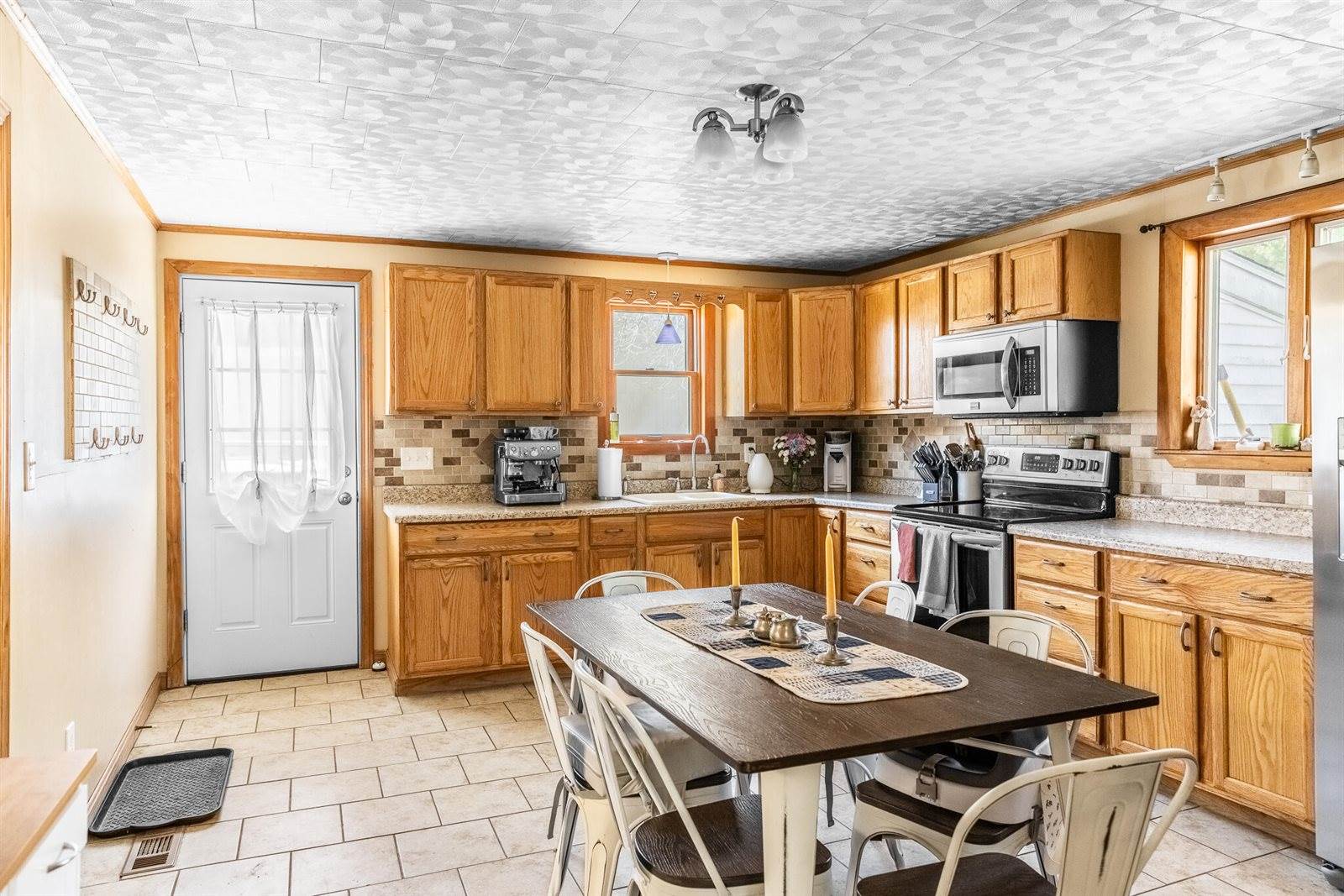 103 Margin Street, Orono, ME 04473