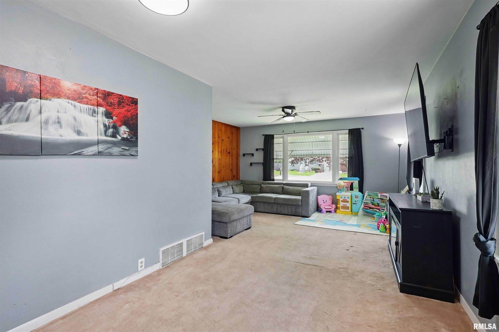 3303 40TH Street, Moline, IL 61265