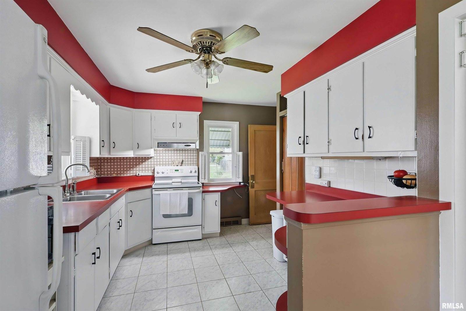 3303 40TH Street, Moline, IL 61265