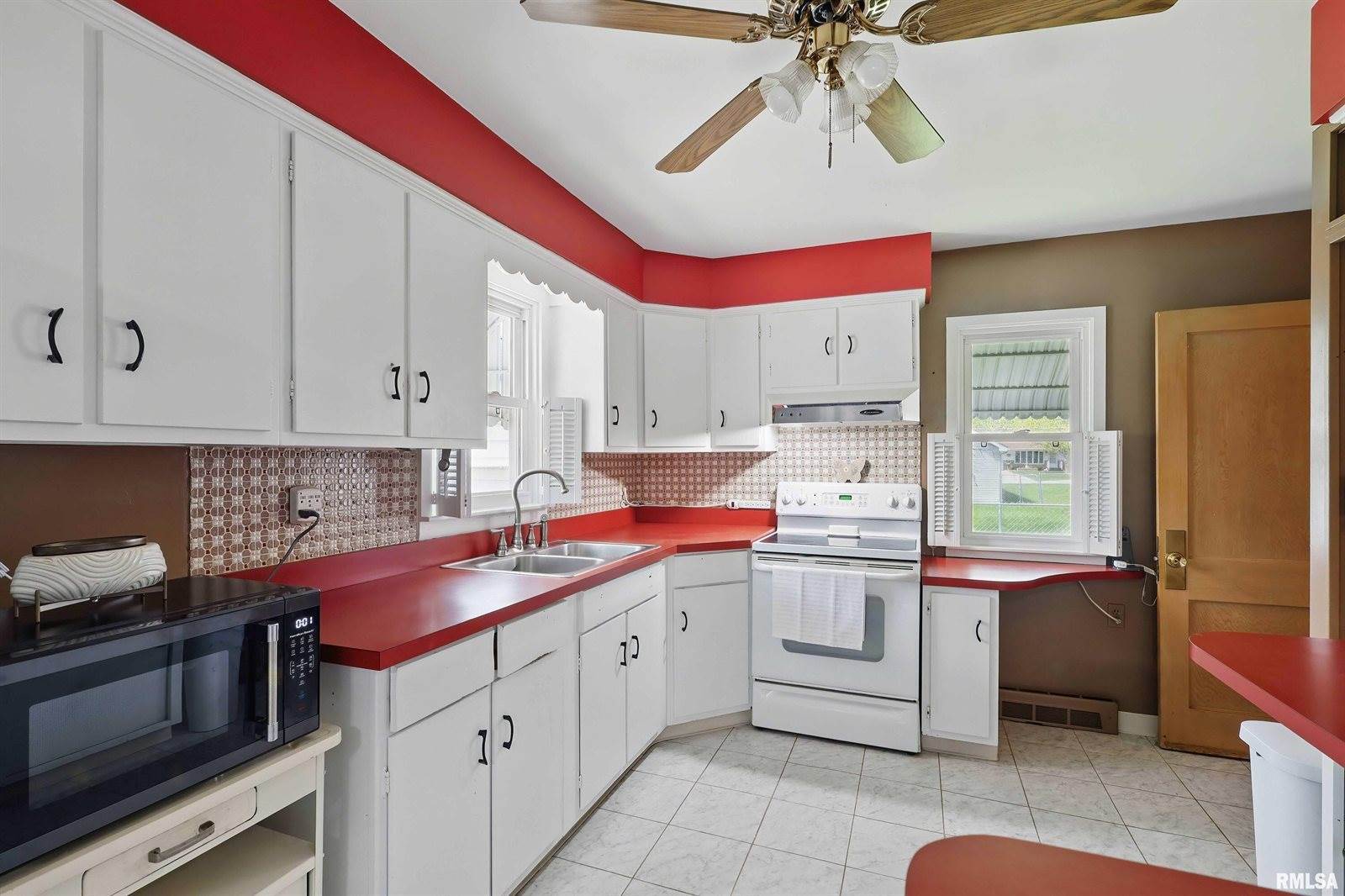 3303 40TH Street, Moline, IL 61265