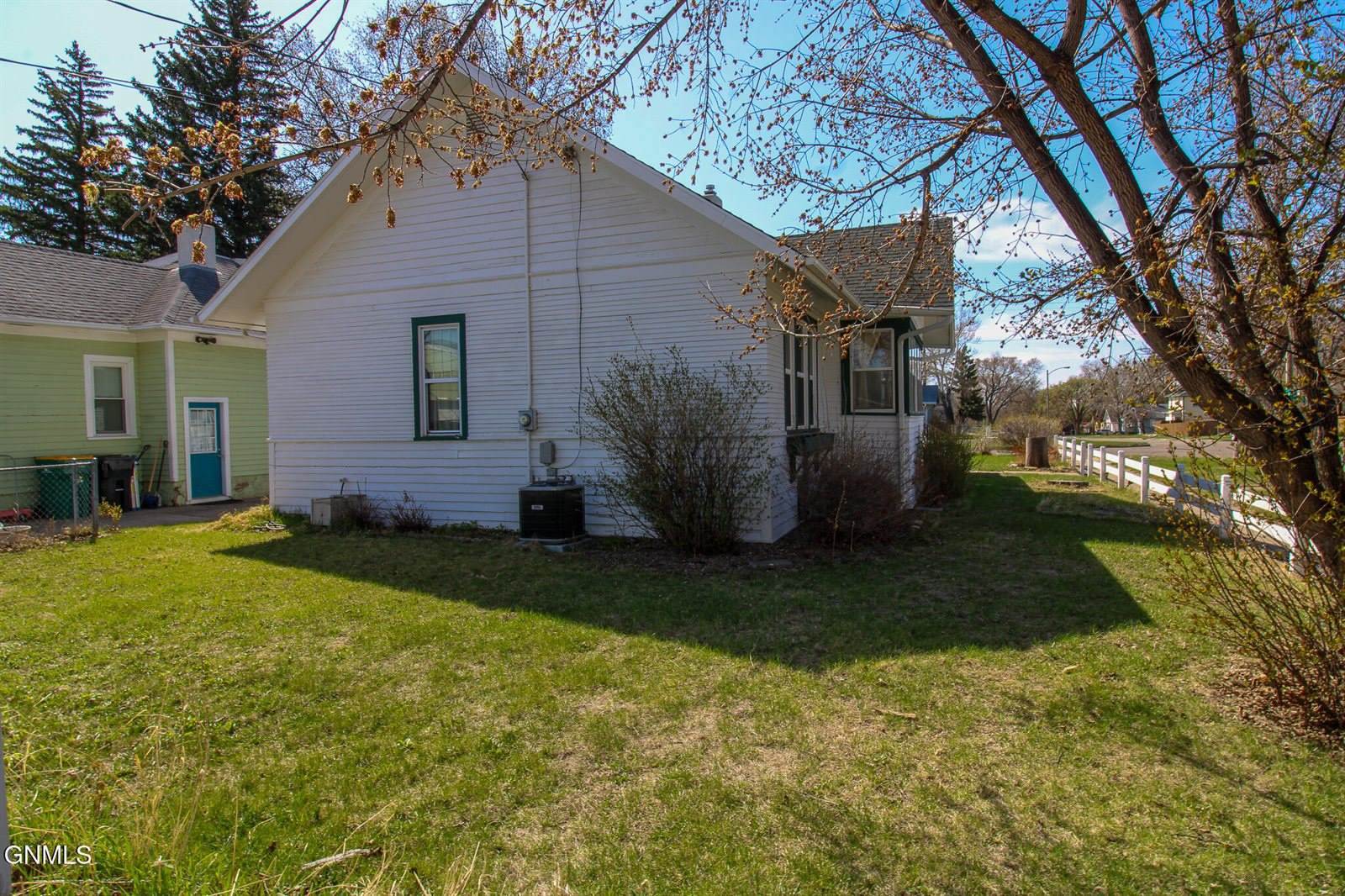803 N 11th Street, Bismarck, ND 58501