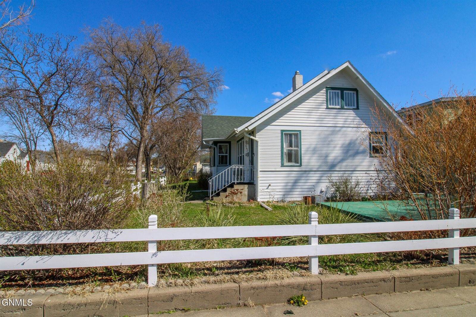 803 N 11th Street, Bismarck, ND 58501