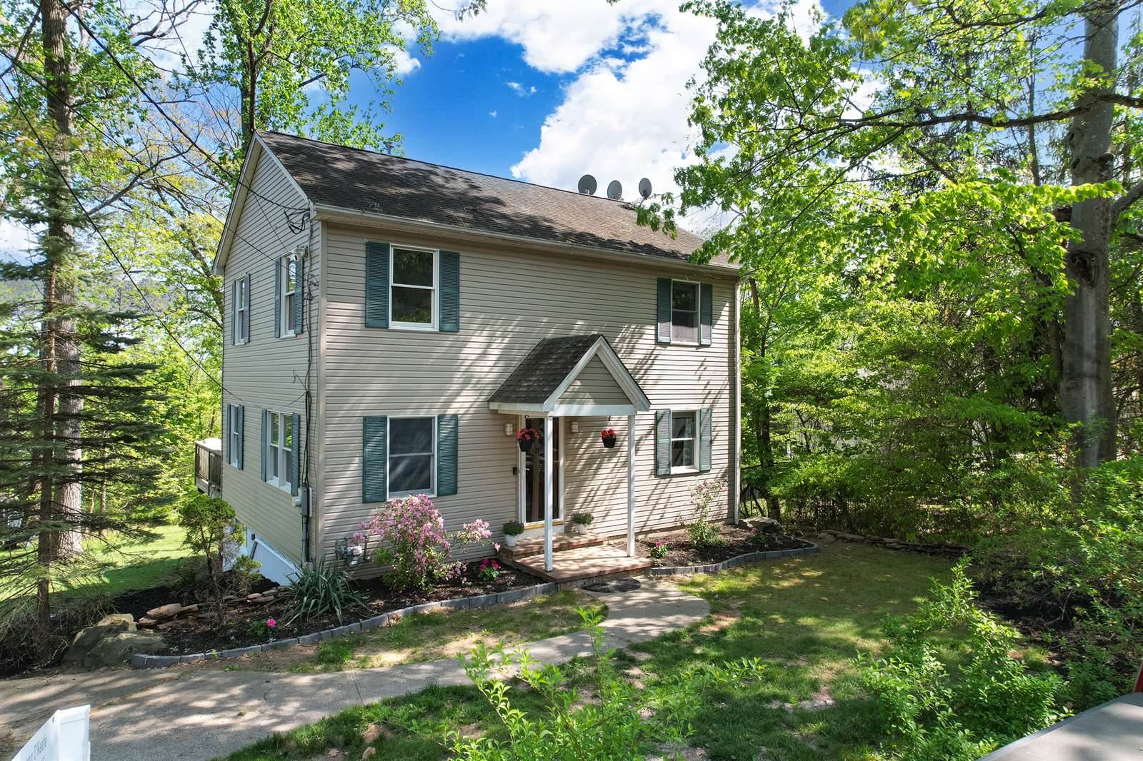 1 Beechwood Ter, Green Brook Township, NJ 08812