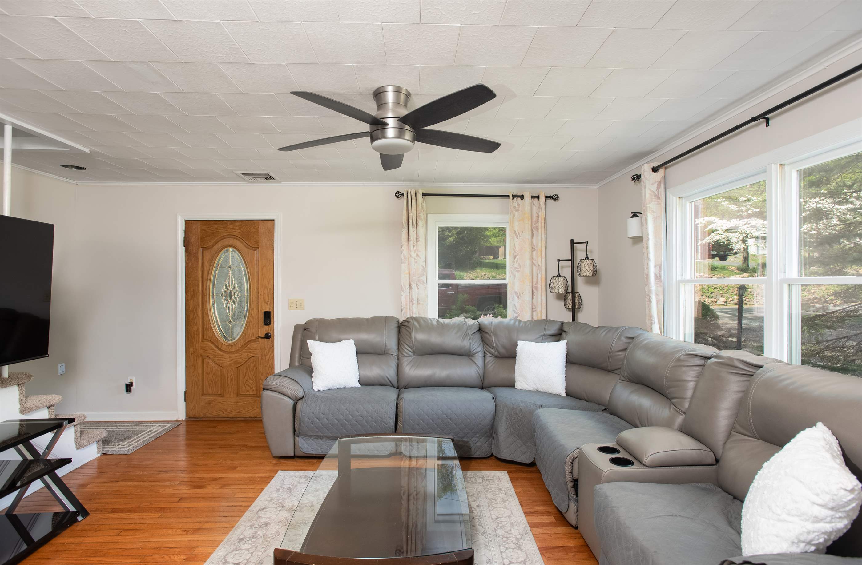 1 Beechwood Ter, Green Brook Township, NJ 08812