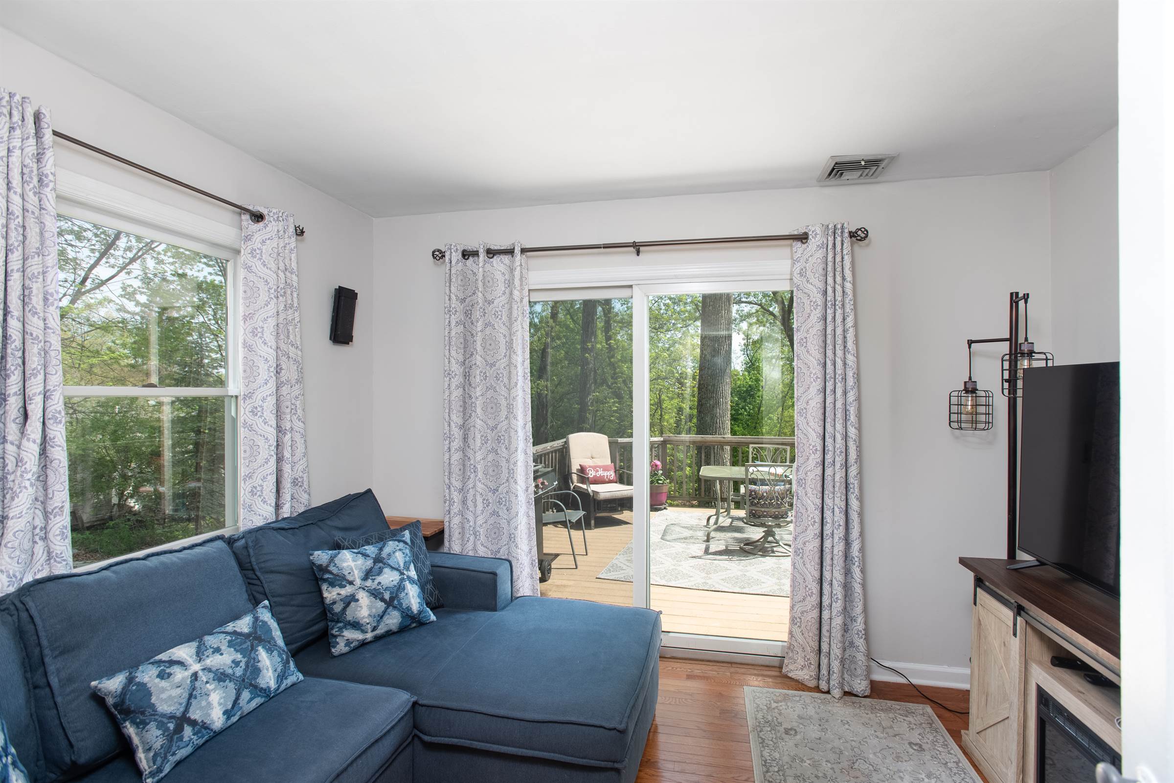 1 Beechwood Ter, Green Brook Township, NJ 08812