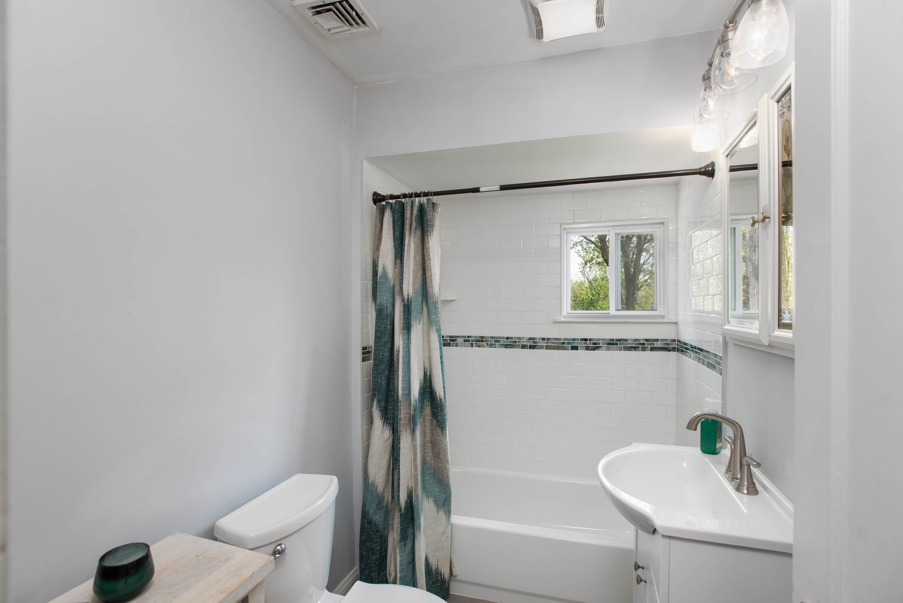 1 Beechwood Ter, Green Brook Township, NJ 08812