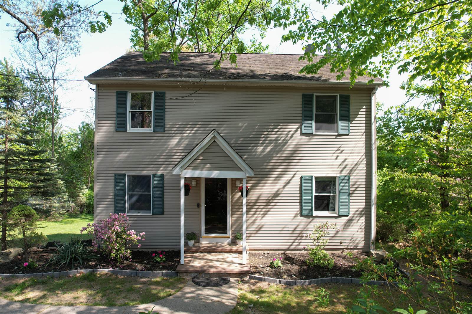 1 Beechwood Ter, Green Brook Township, NJ 08812