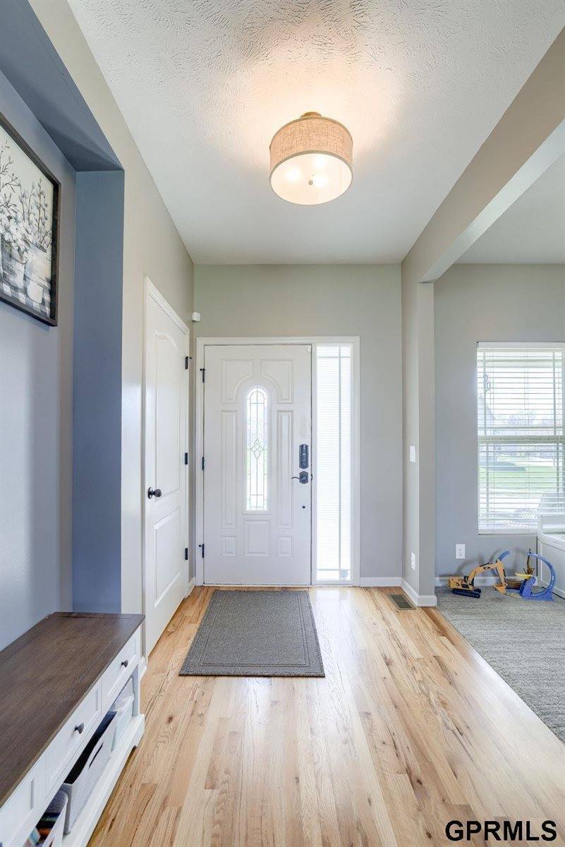 9613 North 150 Avenue, Bennington, NE 68007