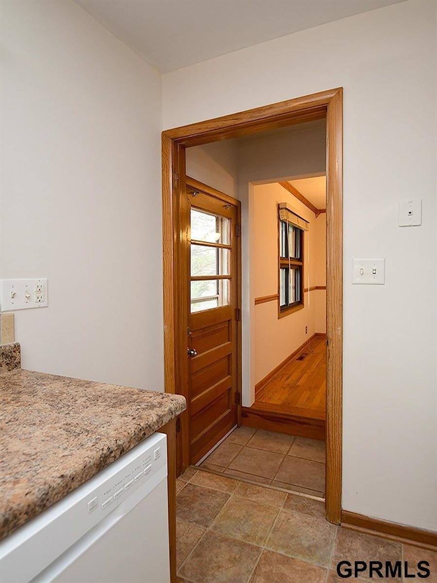 4907 Valley Street, Omaha, NE 68106