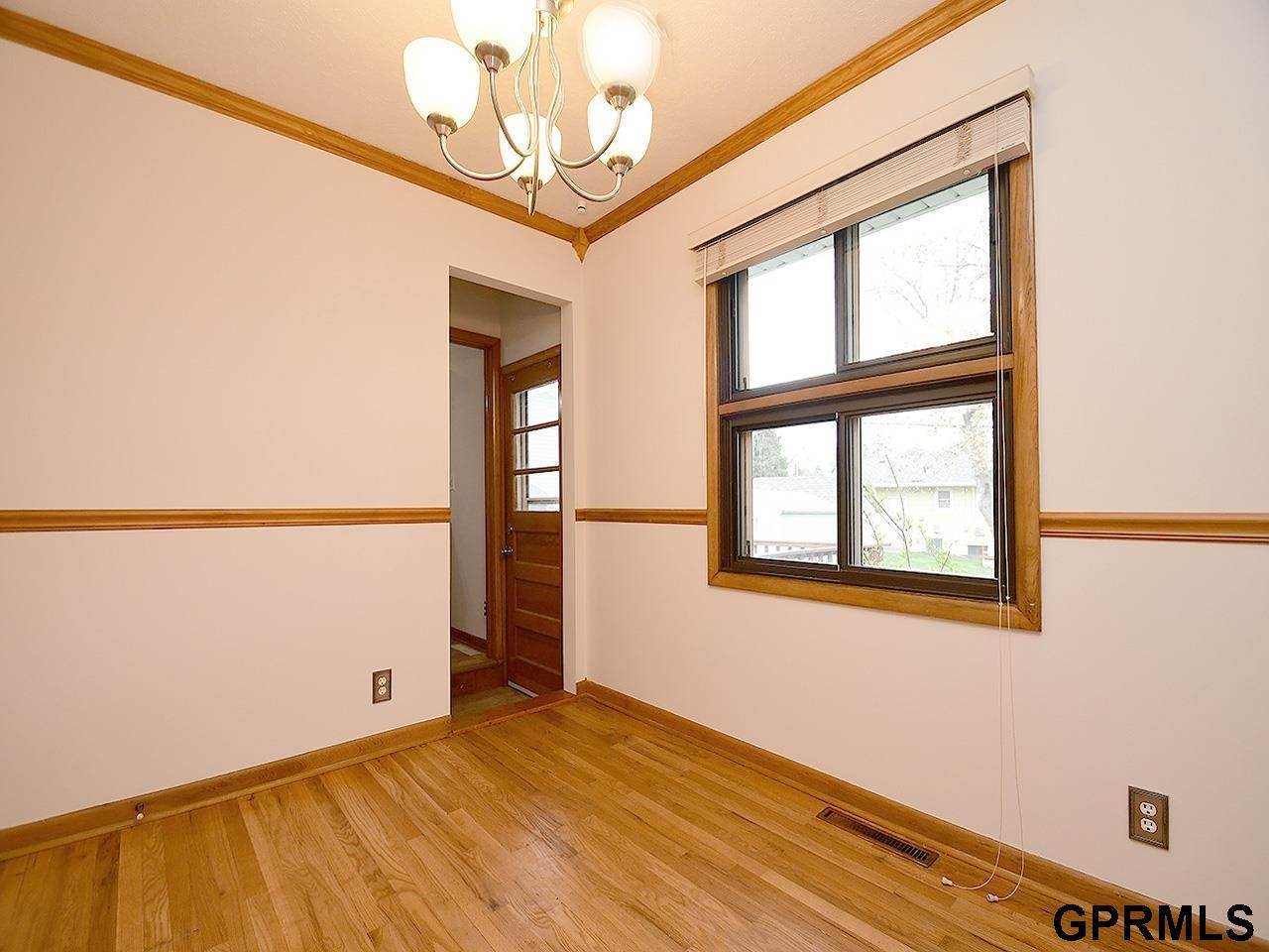 4907 Valley Street, Omaha, NE 68106