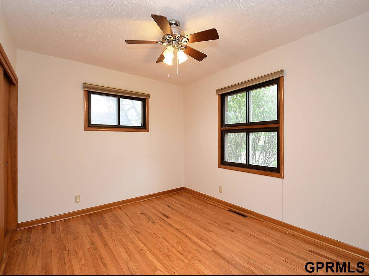 4907 Valley Street, Omaha, NE 68106