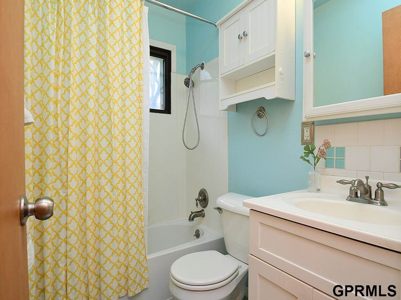 4907 Valley Street, Omaha, NE 68106