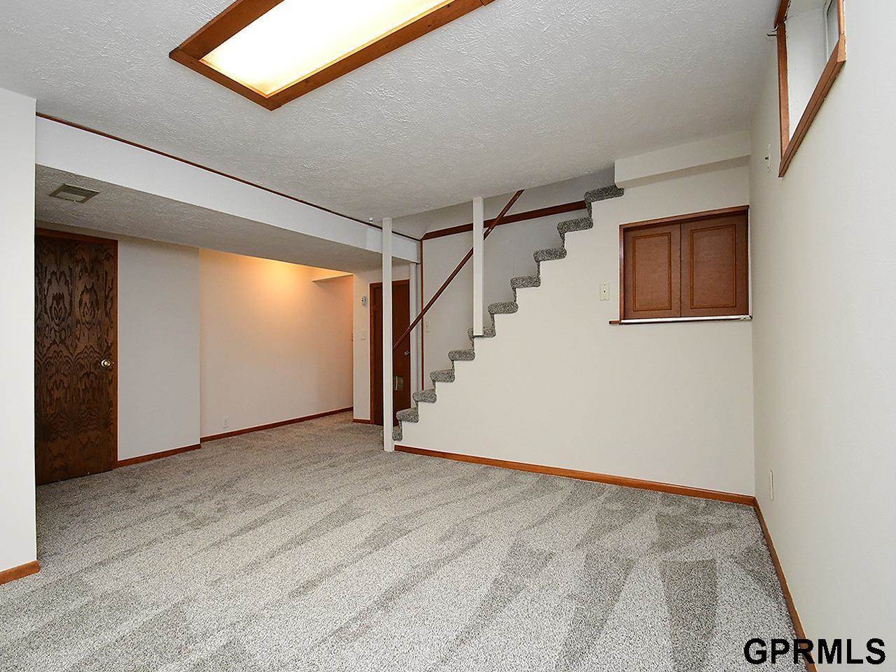 4907 Valley Street, Omaha, NE 68106