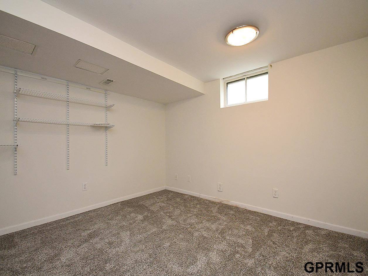 4907 Valley Street, Omaha, NE 68106