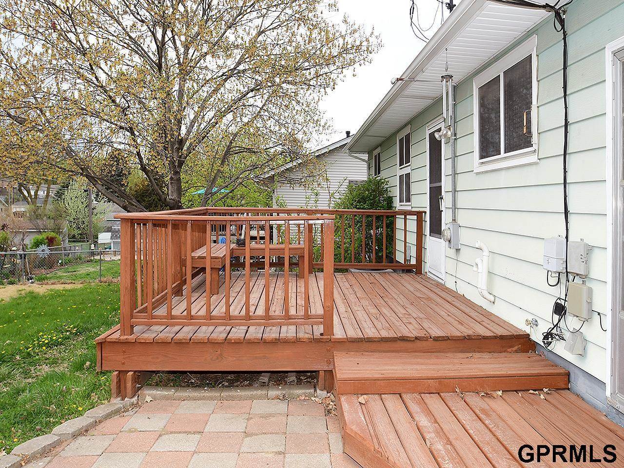 4907 Valley Street, Omaha, NE 68106