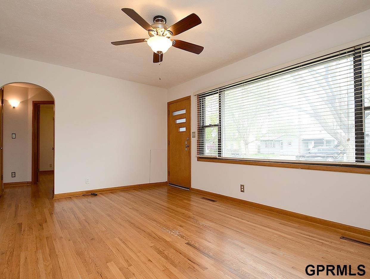 4907 Valley Street, Omaha, NE 68106