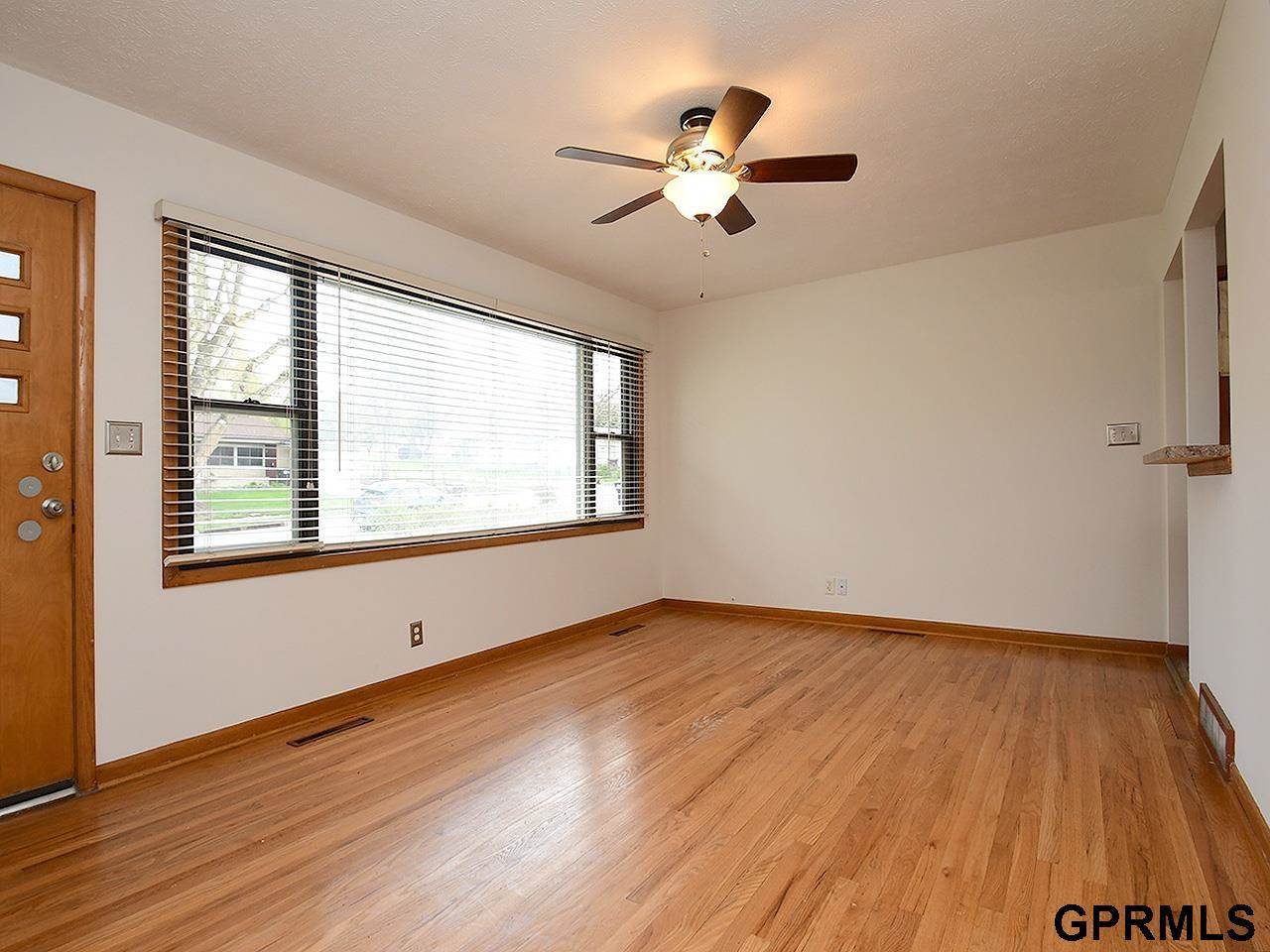 4907 Valley Street, Omaha, NE 68106