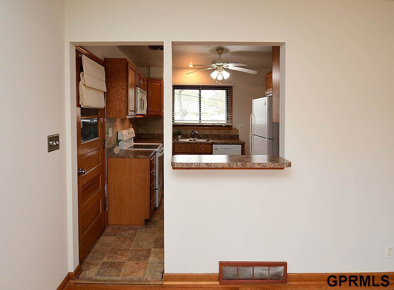 4907 Valley Street, Omaha, NE 68106