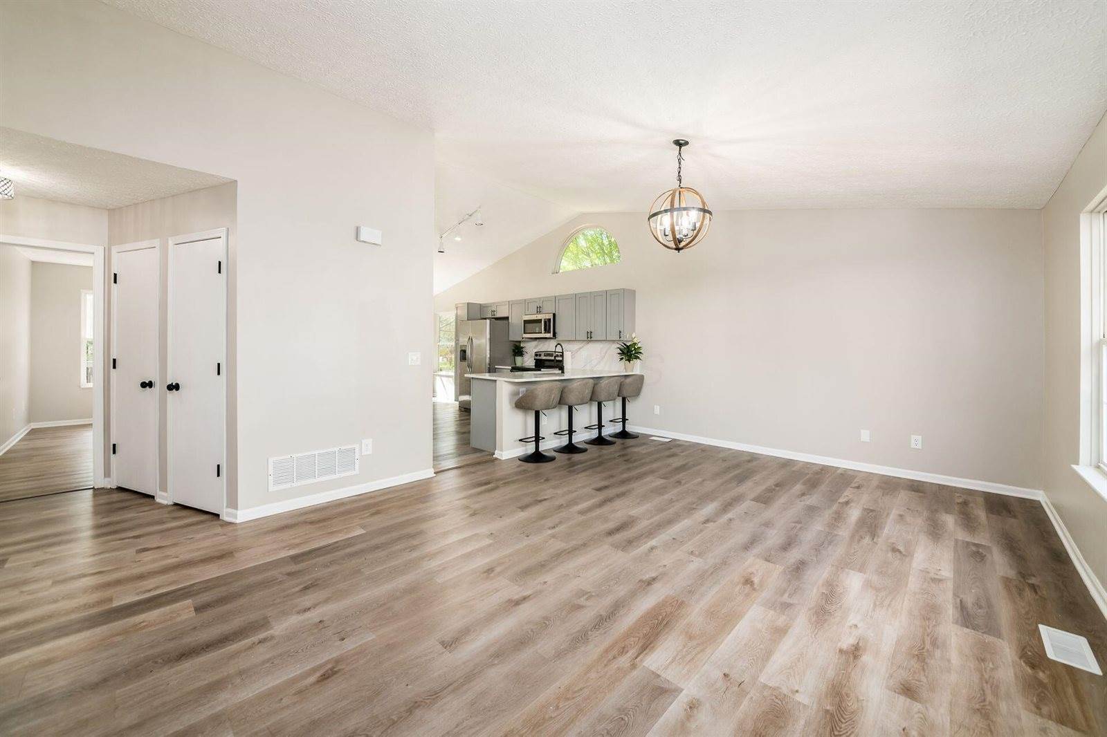 4729 Heatherton Drive, Columbus, OH 43229