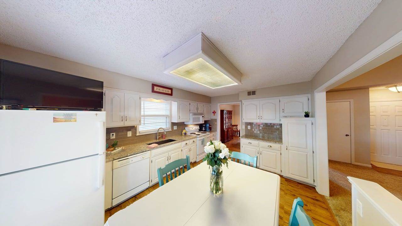 12703 W 66th Terrace, Shawnee, KS 66216