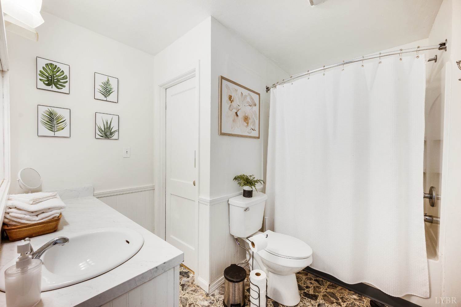 809 Westview Drive, Lynchburg, VA 24502