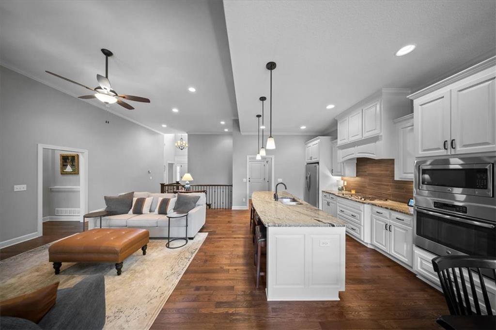 19521 West 100th Street, Lenexa, KS 66220