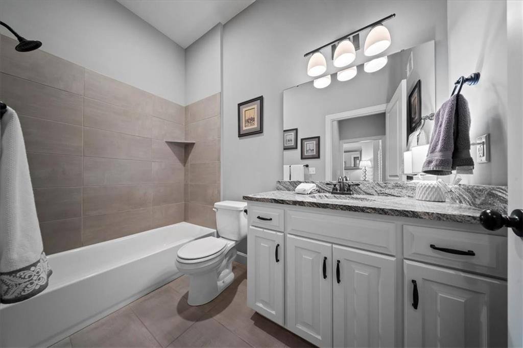 19521 West 100th Street, Lenexa, KS 66220