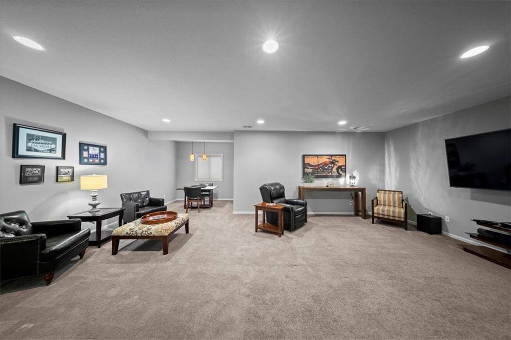 19521 West 100th Street, Lenexa, KS 66220