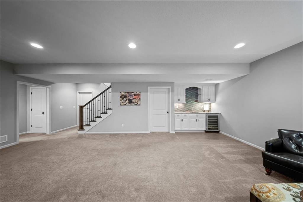 19521 West 100th Street, Lenexa, KS 66220