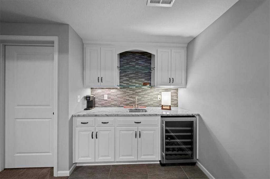 19521 West 100th Street, Lenexa, KS 66220