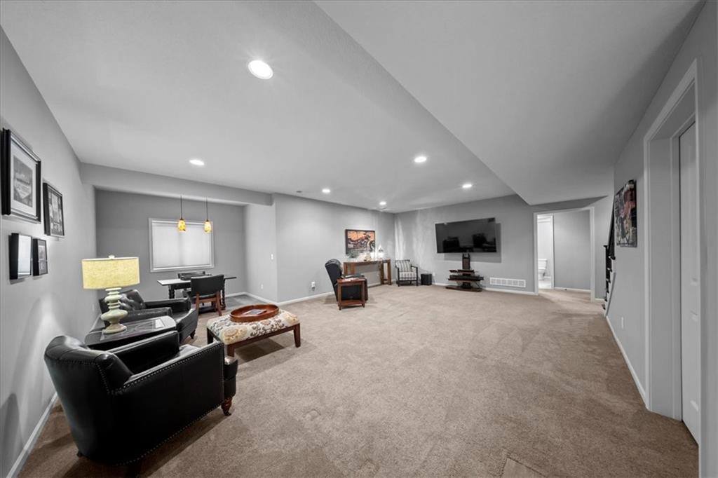 19521 West 100th Street, Lenexa, KS 66220