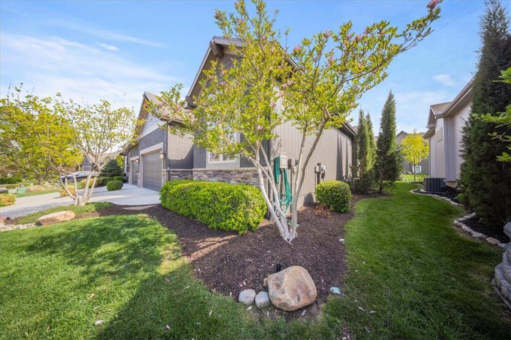 19521 West 100th Street, Lenexa, KS 66220