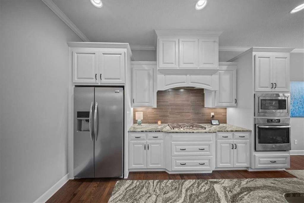 19521 West 100th Street, Lenexa, KS 66220