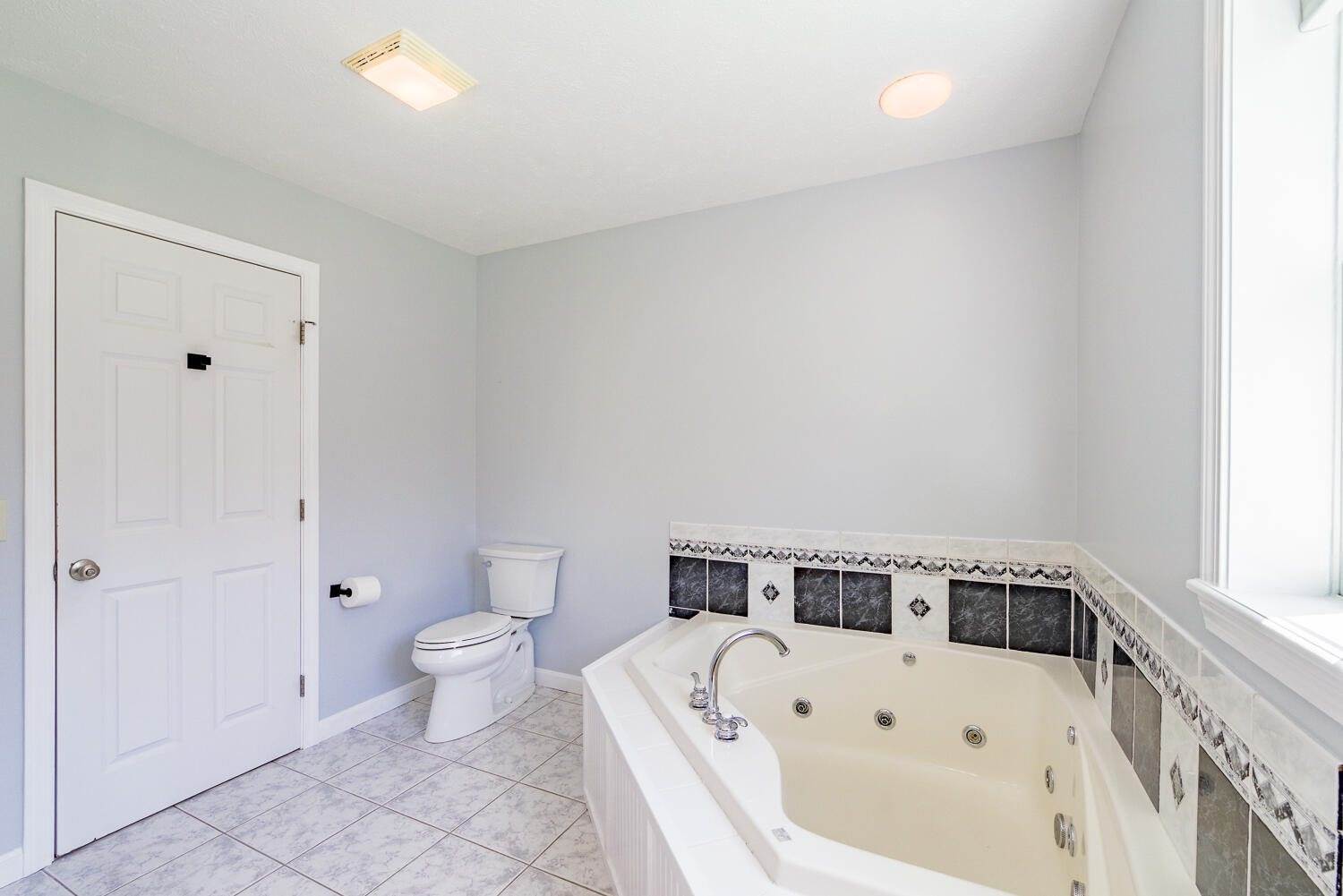 20 Birch Lane, Wales, ME 04280