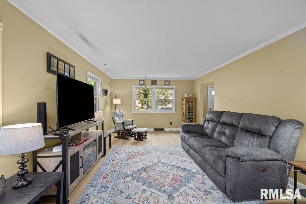 2380 5TH Street, East Moline, IL 61244