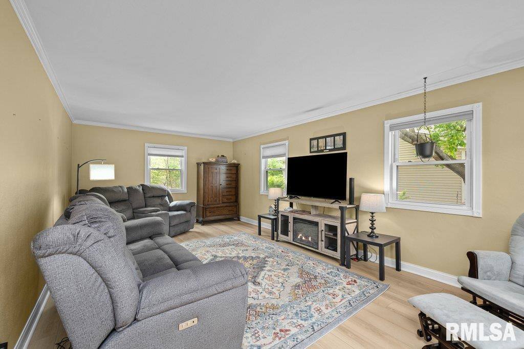 2380 5TH Street, East Moline, IL 61244