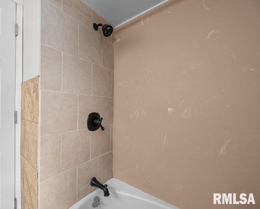 2380 5TH Street, East Moline, IL 61244