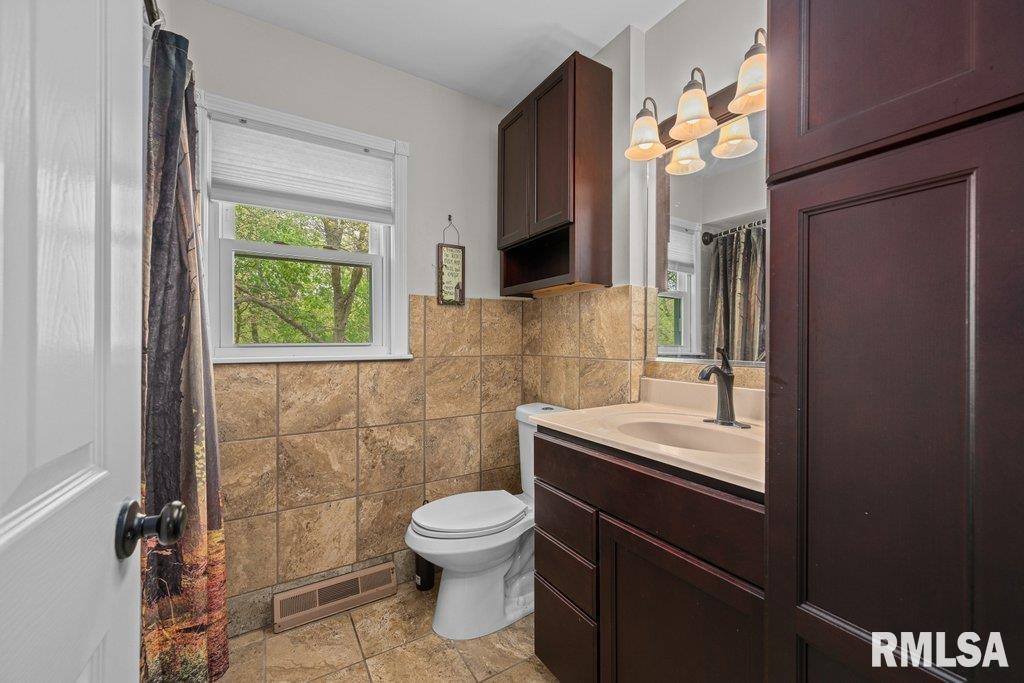 2380 5TH Street, East Moline, IL 61244