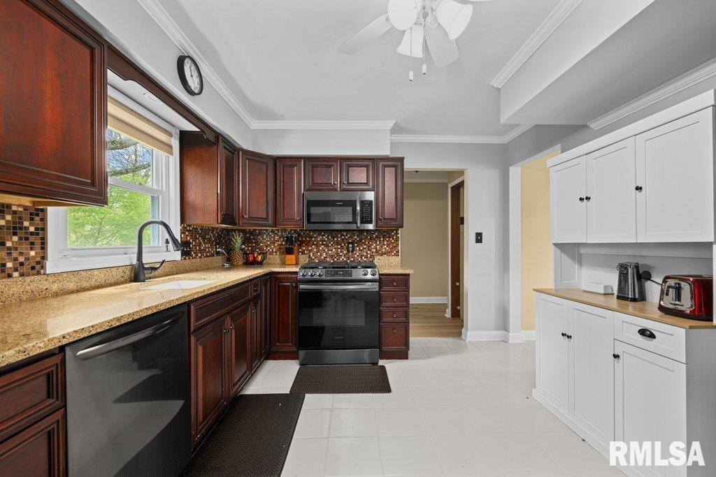 2380 5TH Street, East Moline, IL 61244