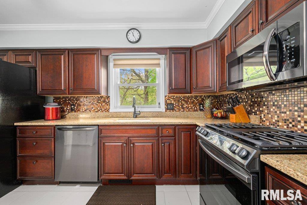 2380 5TH Street, East Moline, IL 61244