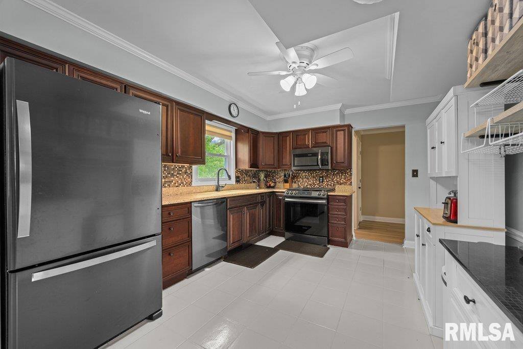 2380 5TH Street, East Moline, IL 61244