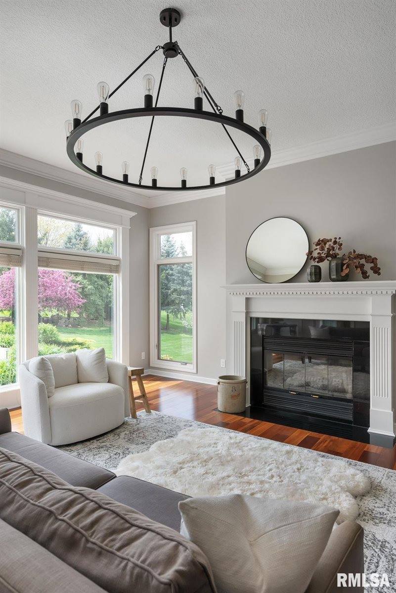 19036 251ST Avenue, Bettendorf, IA 52722