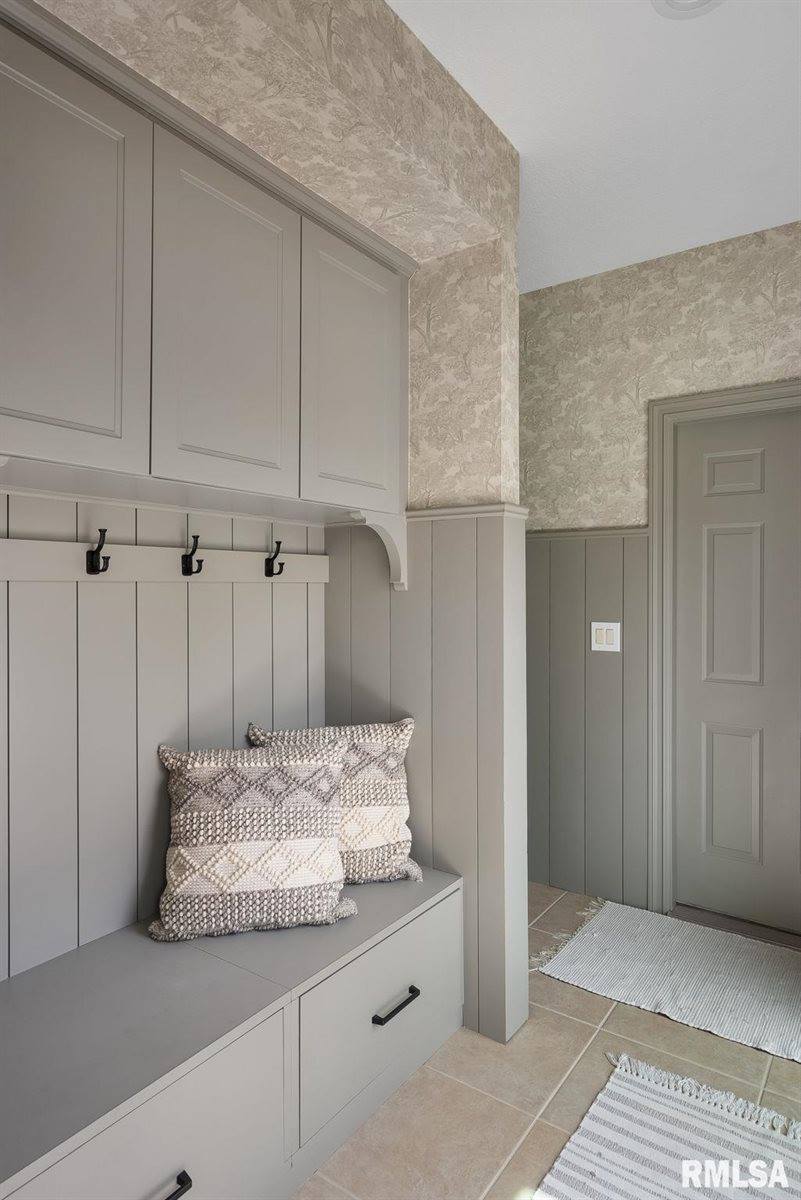 19036 251ST Avenue, Bettendorf, IA 52722