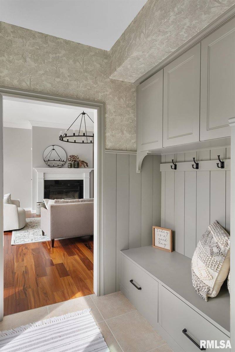 19036 251ST Avenue, Bettendorf, IA 52722