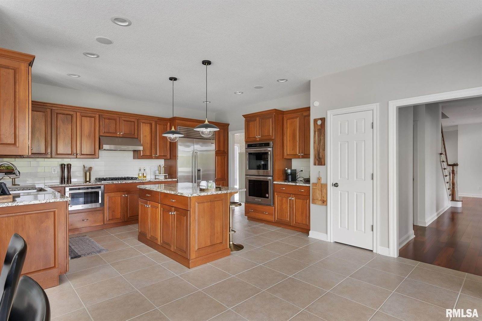 19036 251ST Avenue, Bettendorf, IA 52722